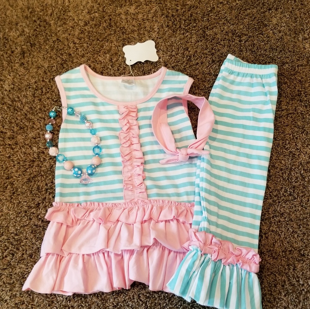 4 pc ruffle set